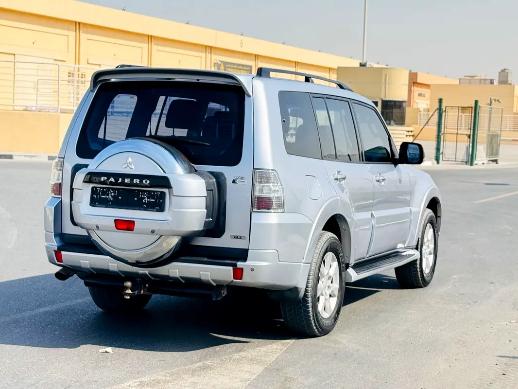 /ar/city-dubai/cate-car-used-car/mitsubishi-pajero-2014-38l-gls-5-door-high-petrol-auto-awd-45762652216100864/-3