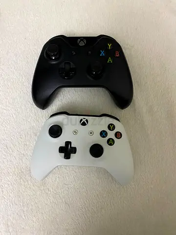 Xbox One Console, 2 Controllers, 2 games; 2k23 and fifa 20