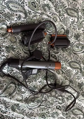 Dyson Airwrap with 3 attachments