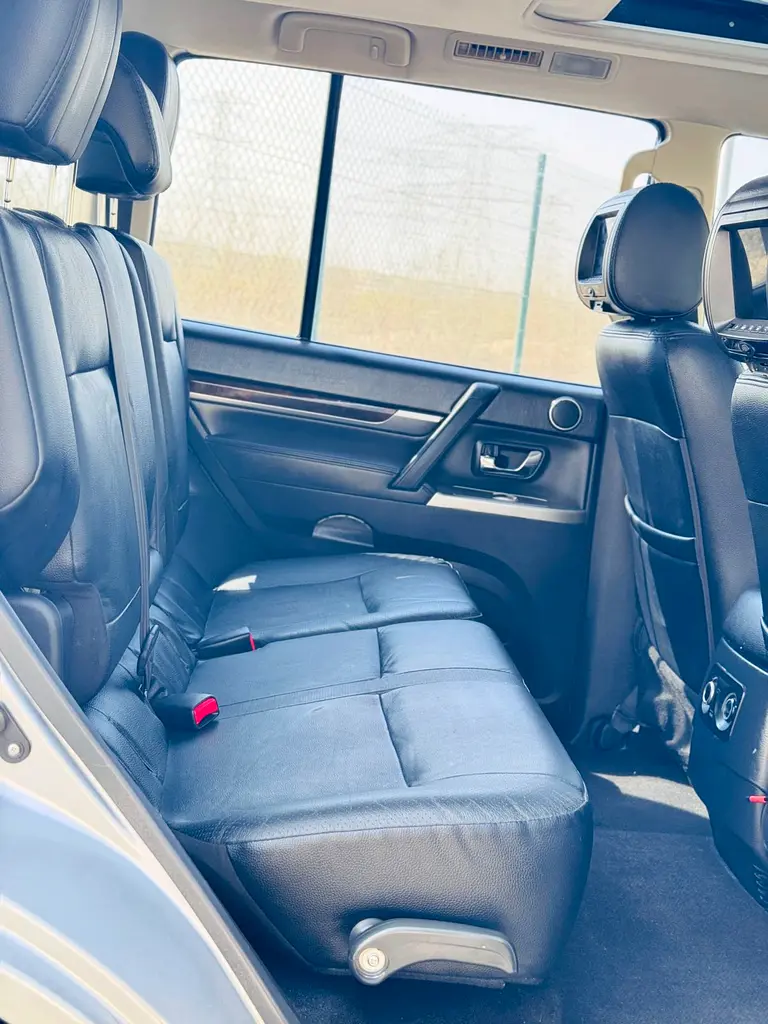 /ar/city-dubai/cate-car-used-car/mitsubishi-pajero-2014-38l-gls-5-door-high-petrol-auto-awd-45762652216100864/-13