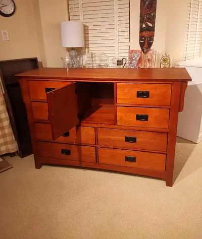 Great condition country style dresser