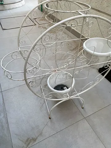 ستاند كبير لوضع اصيص الزهور والنباتات