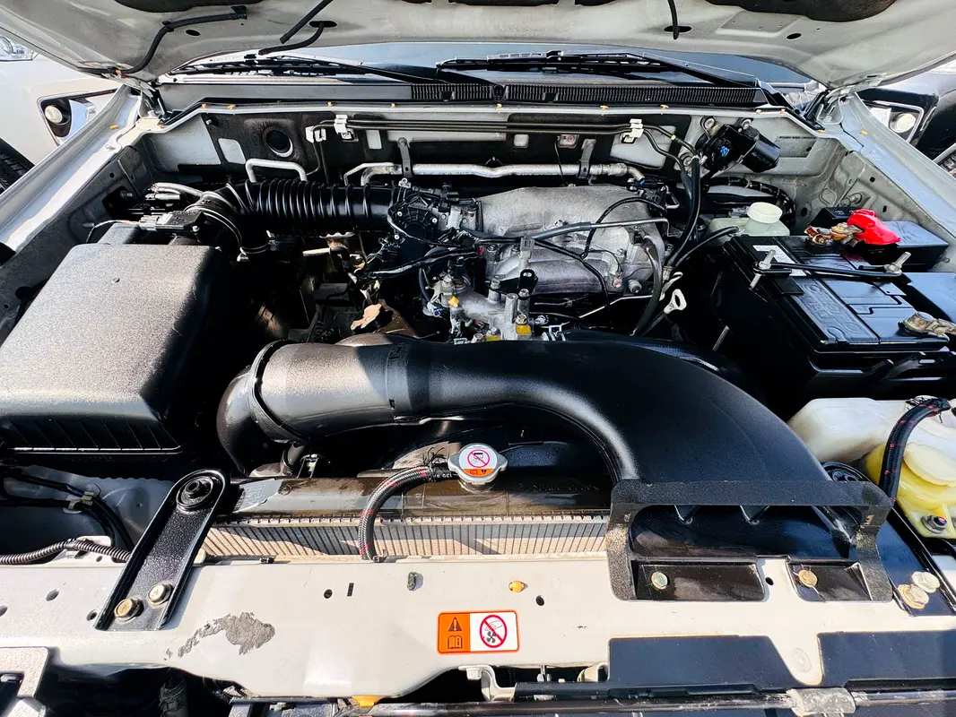 /ar/city-dubai/cate-car-used-car/mitsubishi-pajero-2014-38l-gls-5-door-high-petrol-auto-awd-45762652216100864/-14