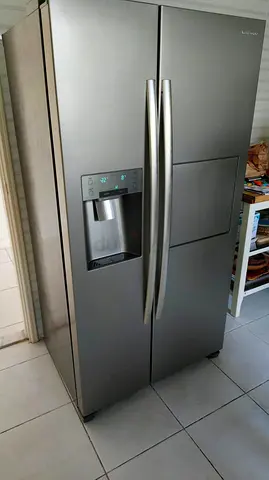 Daewao side by side fridge freezer with water dispenser and ice maker