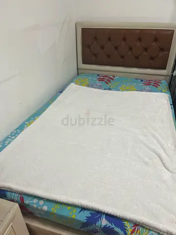 2 beds with 2 drawers and mattress