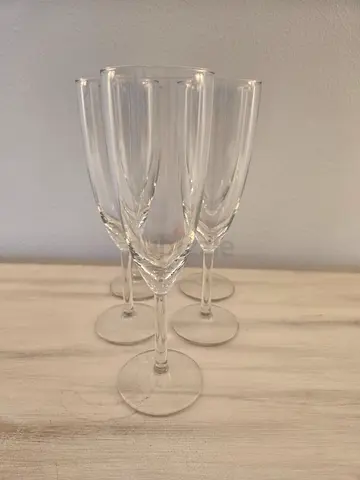 Elegant Set of 5 Clear Champagne Glasses