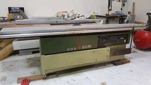WOOD WORKING MACHINE / CIRCULAR SAW
