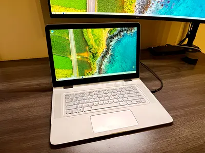 HP Spectre x360 Convertible - 15-AD012dx