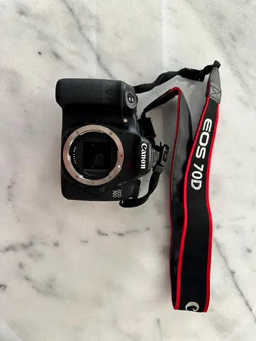 Canon EOS 70D + 50mm 1.8 Lens – Excellent Condition