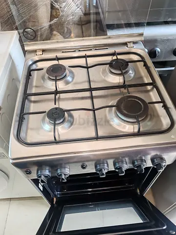 Reliable 4-Burner Gas Stove with Oven