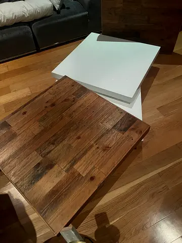 Elegant Wooden Coffee Table with White Accent. 2 wooden tops to change colour. Max length 160 cm