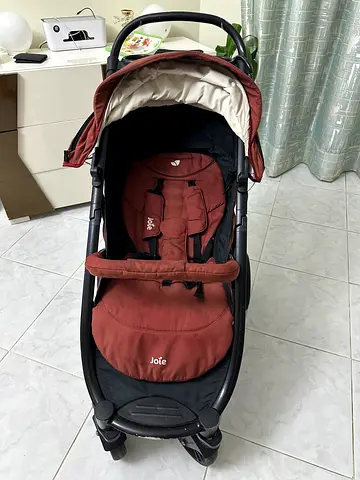 Joie Stroller - Excellent Condition, Perfect for Your Little One!