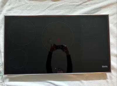 Miele induction cooktop built in 7000 series in excellent condition KM7699