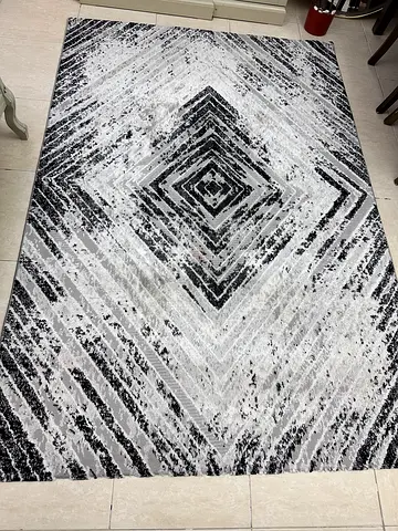 Modern Grey  White Rug – Excellent Condition