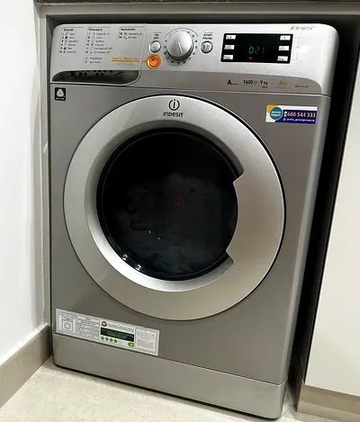 Indesit washer and dryer (9kg+6kg)