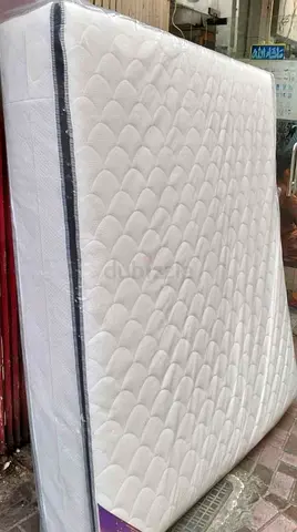 180x200cm King size mattress with top foam.  Thick and comfortable.  All times delivery available