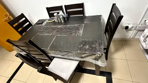 6-Seater Dining Table for Sale – Excellent Condition