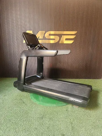 Life Fitness Discover SE Treadmill  2019 Model