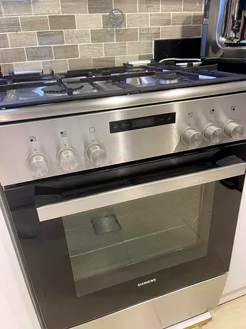 Siemens 60x60cm 4 barner Gas Oven Electric with fan Free Standing