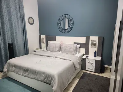 Modern Bedroom Set with Wardrobe and Bed for Sale