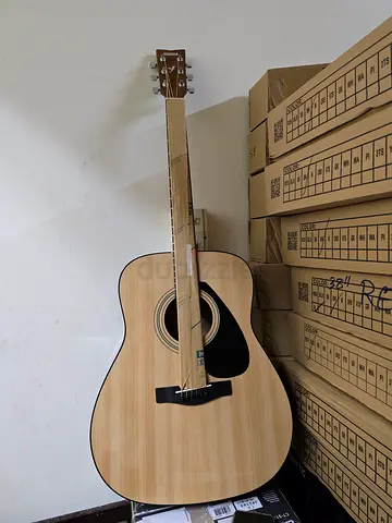 Yamaha acoustic guitar F310