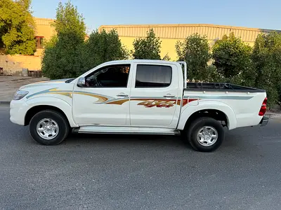 Toyota Hilux 4x4 2013 model automatic door