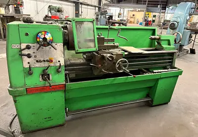 COLCHESTER TRIUMPH 2000 Industrial Lathe Machine in Good Condition For Sala