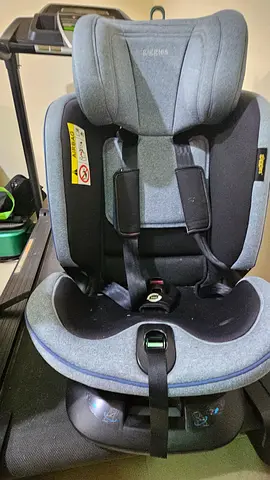 Giggles car seat 200 dhs