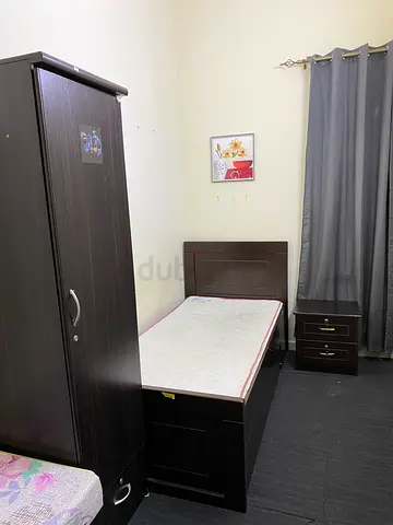Partition With And Without Window for Single Male Close to The Gardens Metro and Commercial