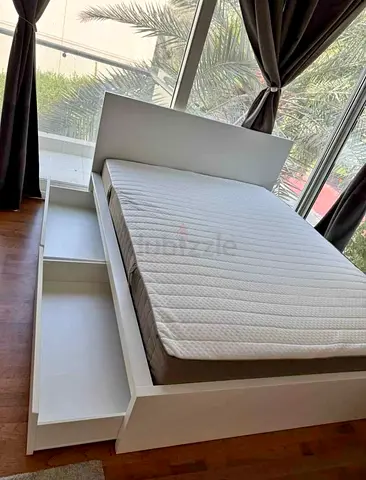 Malam queen size bed 160/200cm bed , 2 storage drawers underneath and with Ikea mattress