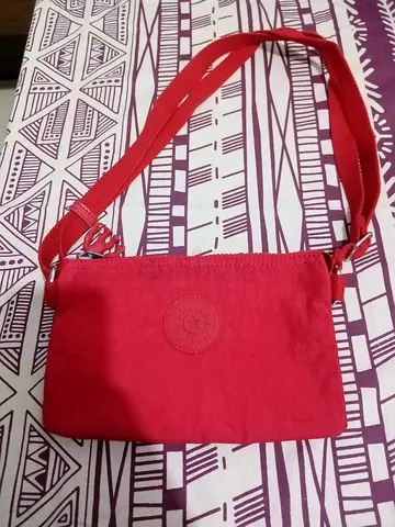 Red Kipling crossbody