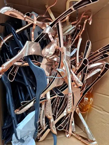 1000pc+ hangers