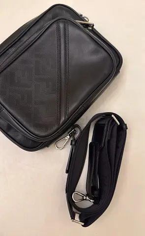 New hand and cross travel bag from fendi for man full sit with amazing price