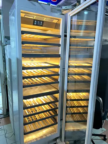 Gaggenau 400 series built-in 3 zone temperature wine fridge