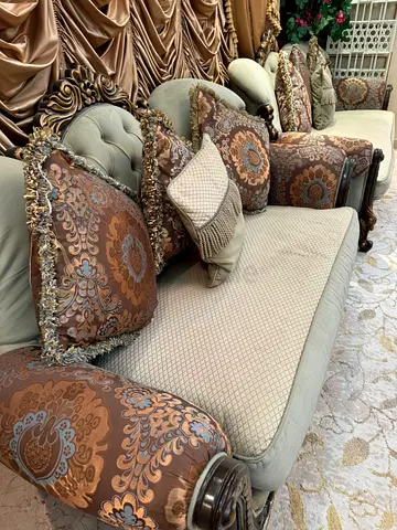 Elegant Traditional Sofa with Ornate Details