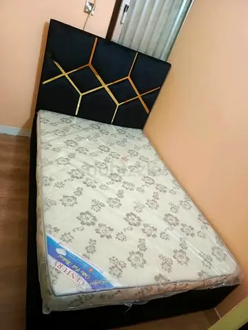 Modern Black Bed with Stylish Headboard