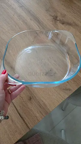Glass baking dish