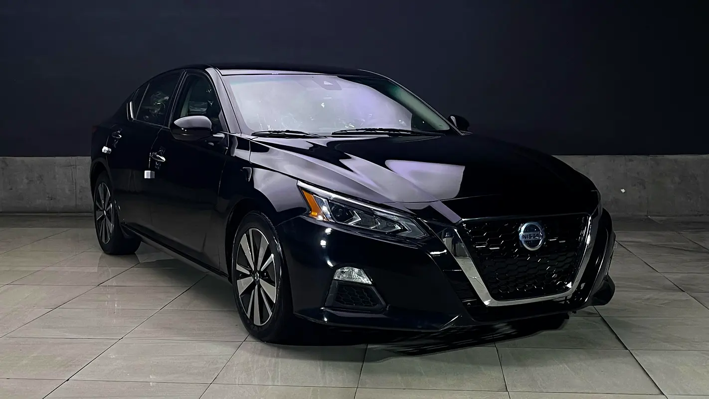 Nissan Altima 2021 — photo 1 of 16