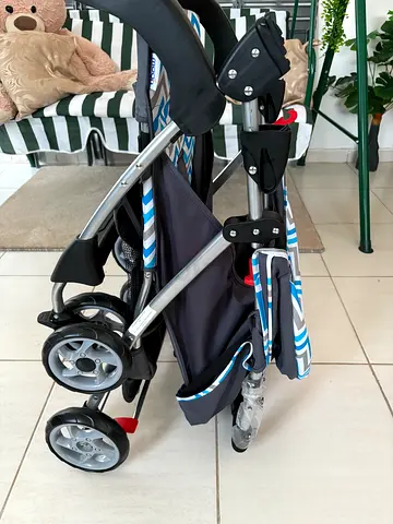 Lightweight and Compact Stroller for Active Parents
