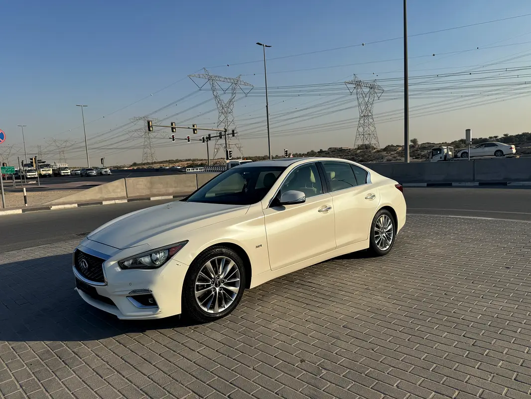 Infiniti Q50 2019 — photo 1 of 15