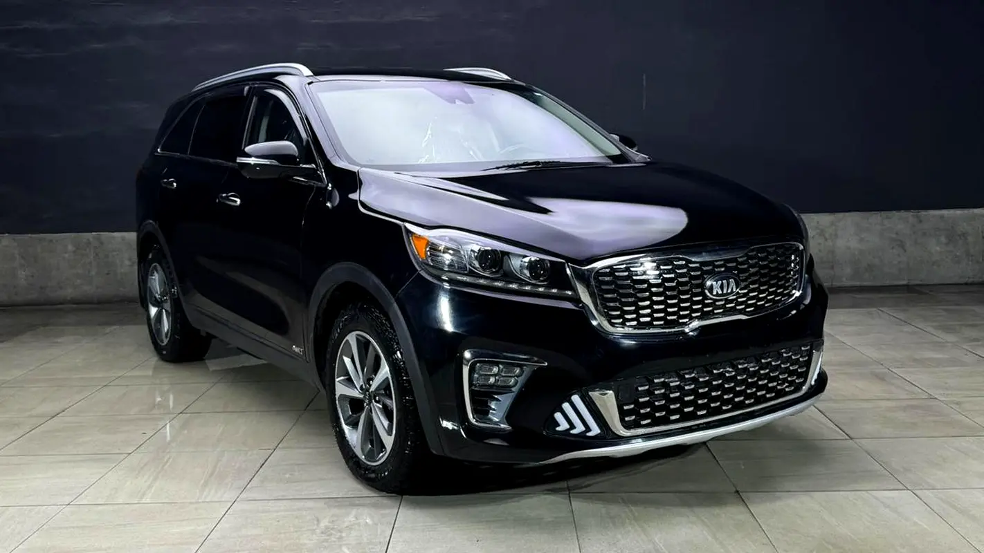 Kia Sorento 2019 — photo 1 of 19