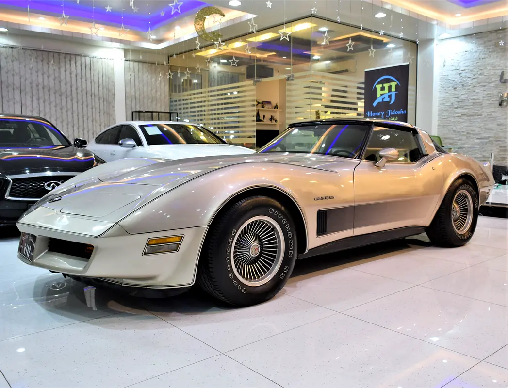 Chevrolet Corvette 1982 — photo 1 of 20