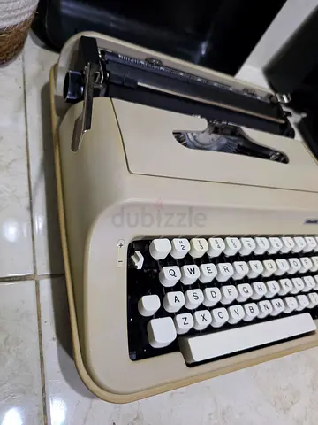 Typewriter English working in Great Condition