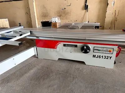 Sliding table saw 720A
