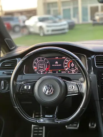 صورة 11 لـ 2018 Volkswagen GOLF R