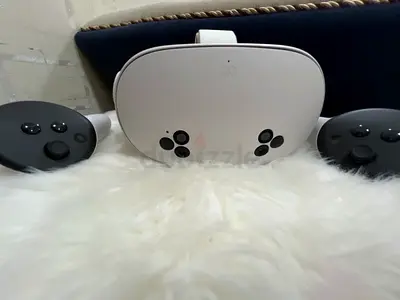 Oculus Quest 2 - VR Headset with Controllers