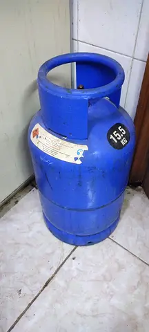 LPG cylinder (filled), regulator, tube and stove