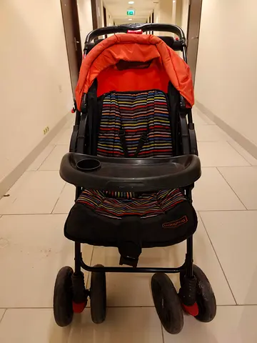 High Maneuverability Stroller with Swivel Wheels