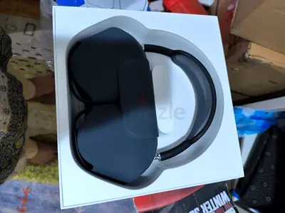 High-Quality VR Headset for Immersive Experiences