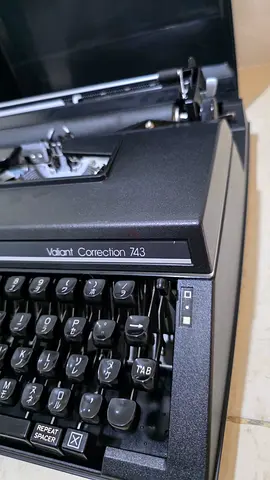 Typewriter English made in Japan working with case